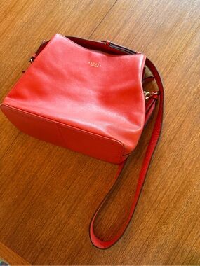 RADLEY LONDON Poppy (pink/red) Leather Bucket Shoulder Bag with Adjustable Strap